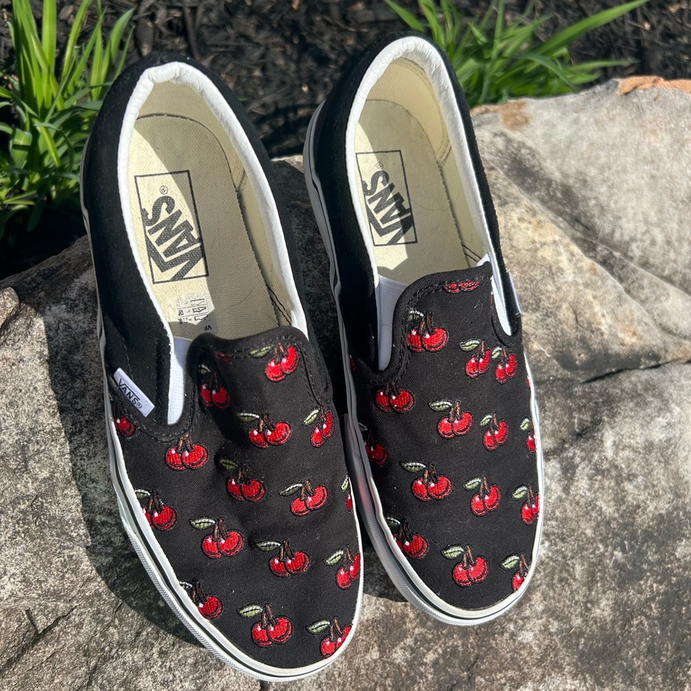 Vans WOMEN’S Cherry Slip-On